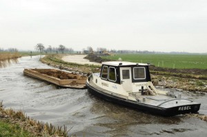 Duwboot Bakker waterwerken in Zoeterwoude